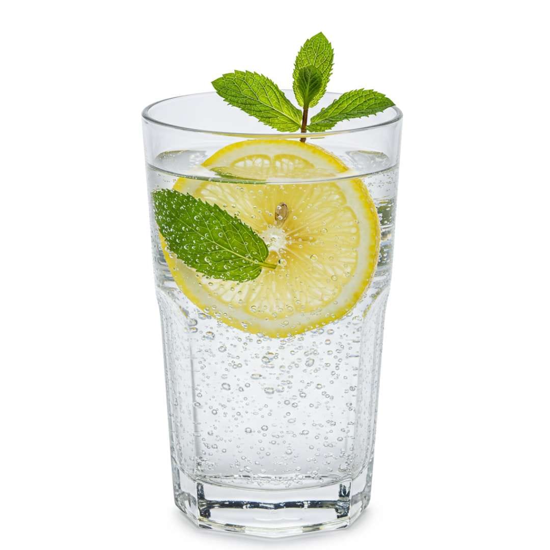 Sparkling water tastes clean and feels sharp. Add lemon, lime, or fresh mint, and suddenly, it’s more than just bubbles. This one works for day or night. It hydrates while it satisfies that craving for something “special.” Sparkling water has surged in popularity as more people move away from alcohol. According to Statista, sales of sparkling water rose by an impressive 42% over just three years—highlighting a major shift toward healthier, refreshing alternatives in the beverage market.